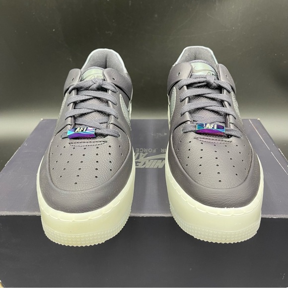 Nike Air Force 1 Sage WMNS Low LX ‘Oil Grey’ Size 10.5 - Picture 3 of 6